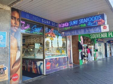 名物 “揚げマーズバー” がおいしいボンダイのフッシュ & チップス店『 Bondi Surf Seafood』