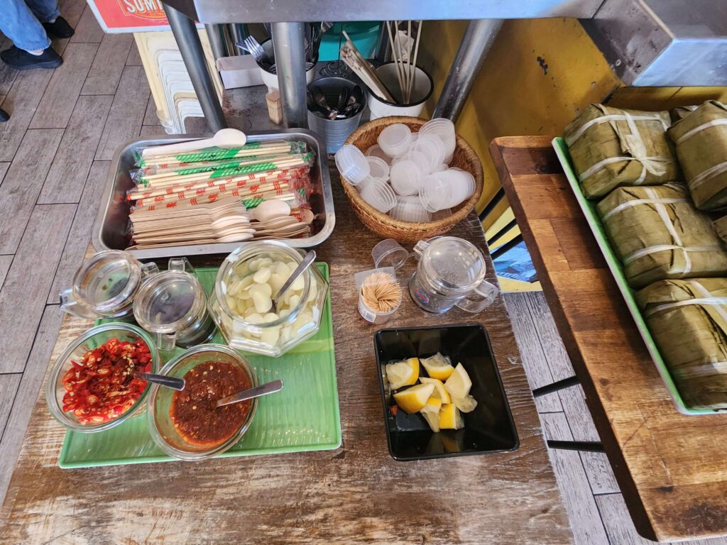 Bánh Cuốn Bà Oanh Vietnamese 