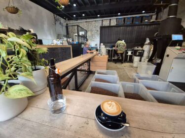 年代物のドイツ製焙煎機が目の前で見れる『Welcome Dose』のスペシャリティコーヒーを堪能