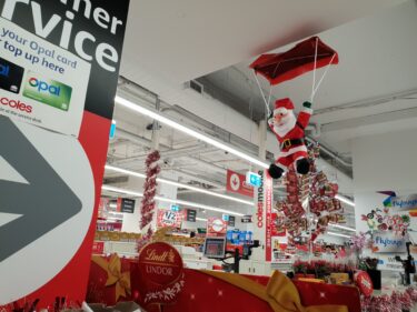 楽しいクリスマス時期のスーパーマーケット探索
